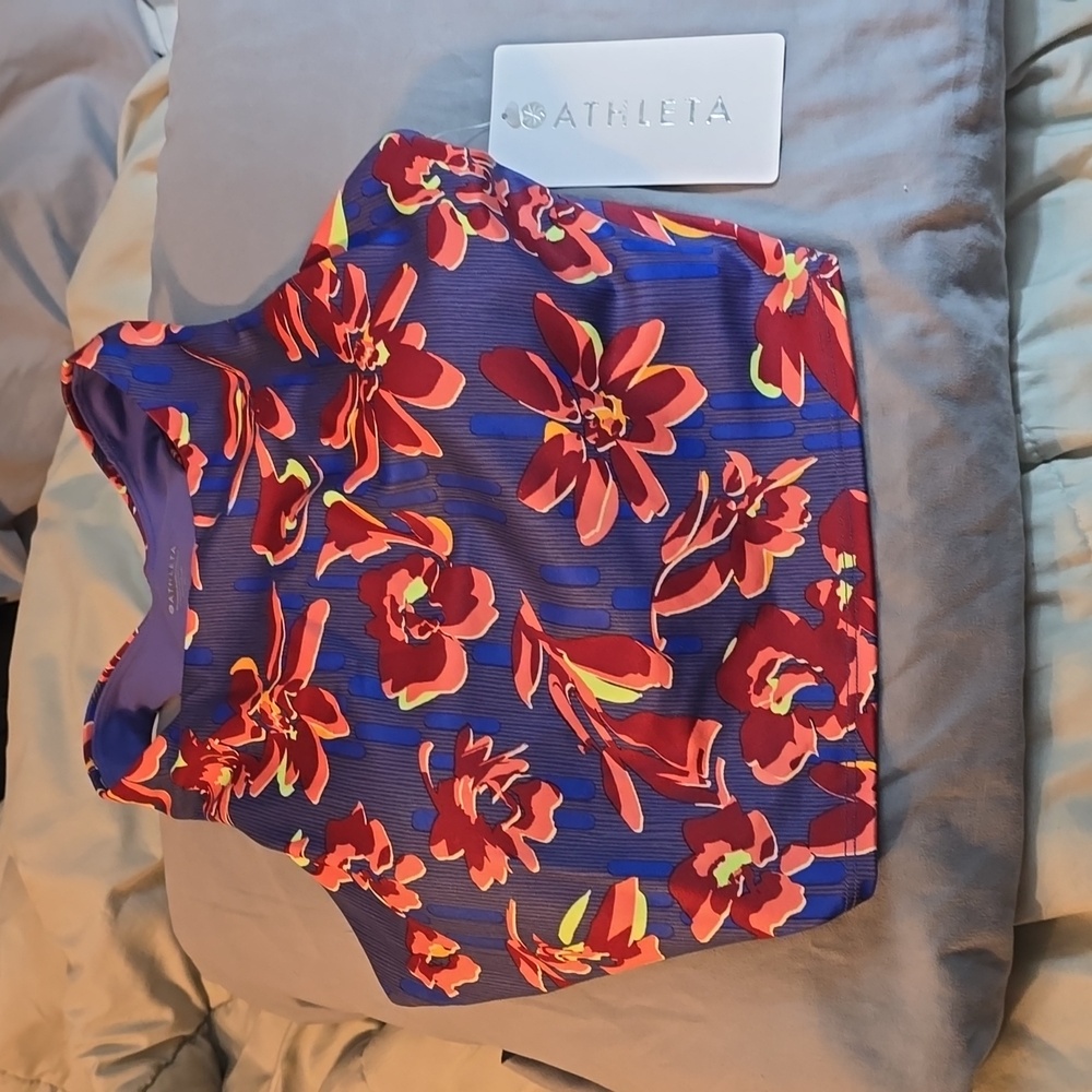 Brand new Athleta print conscious crop